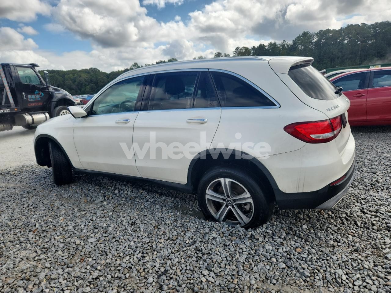 Photo 2 of 2019 MERCEDES-BENZ GLC 300 (VIN WDC0G4JB1KF501475)