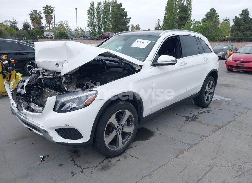 Photo 2 of 2019 Mercedes-benz Glc 300 (VIN WDC0G4JB1KV136690)