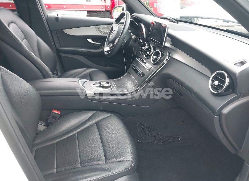 Photo 5 of 2019 Mercedes-benz Glc 300 (VIN WDC0G4JB1KV136690)