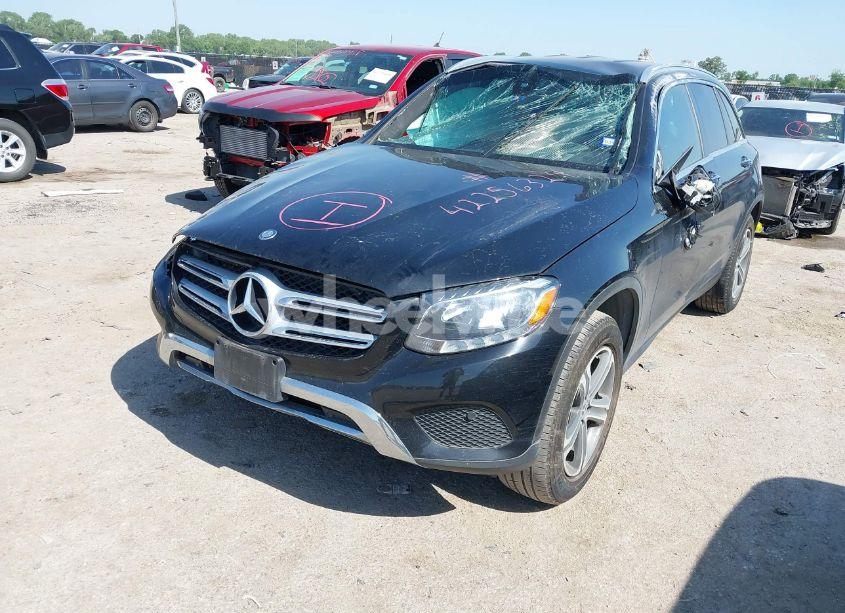Photo 2 of 2017 Mercedes-benz Glc 300 (VIN WDC0G4JB2HF249924)