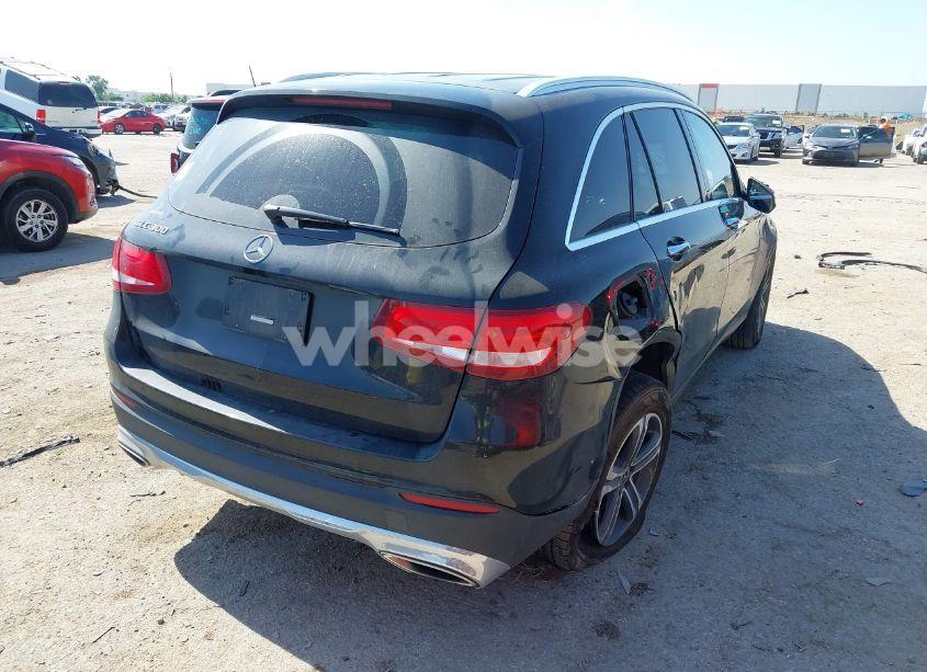 Photo 4 of 2017 Mercedes-benz Glc 300 (VIN WDC0G4JB2HF249924)