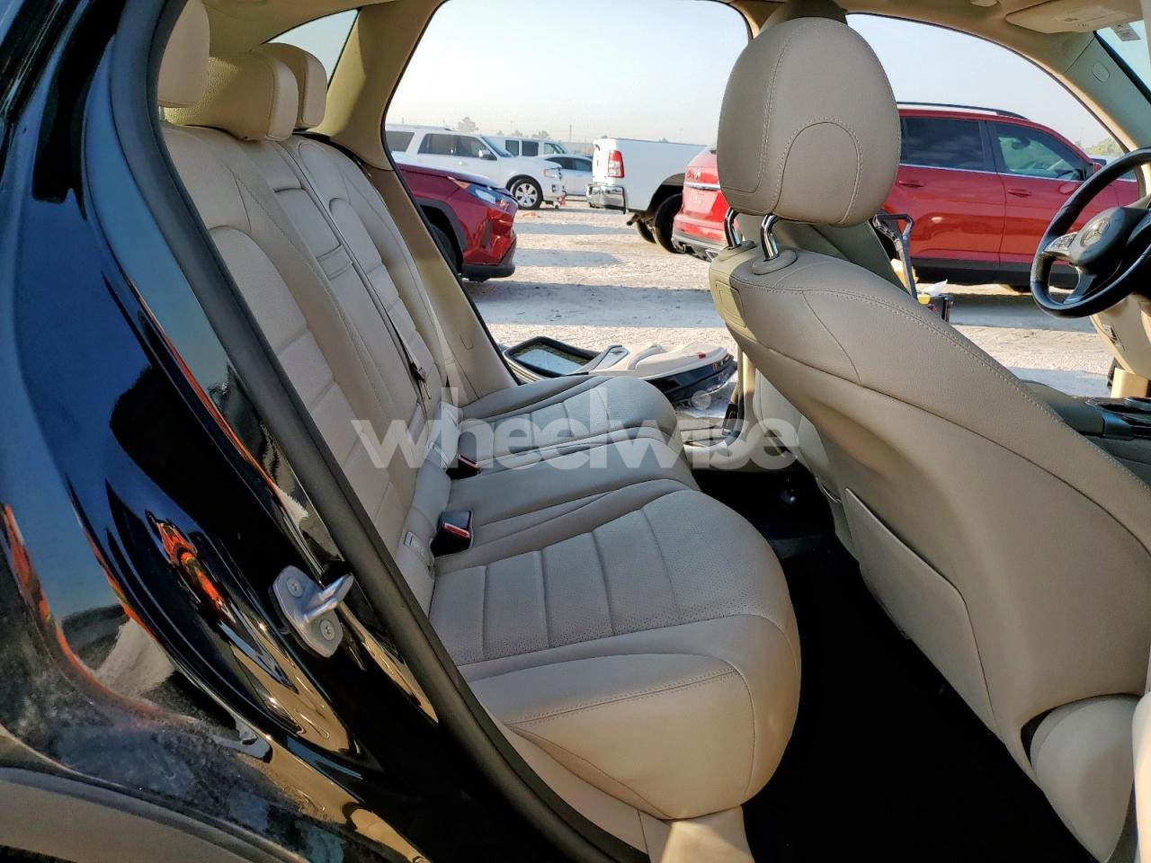 Photo 11 of 2019 MERCEDES-BENZ GLC 300 (VIN WDC0G4JB2KV187602)