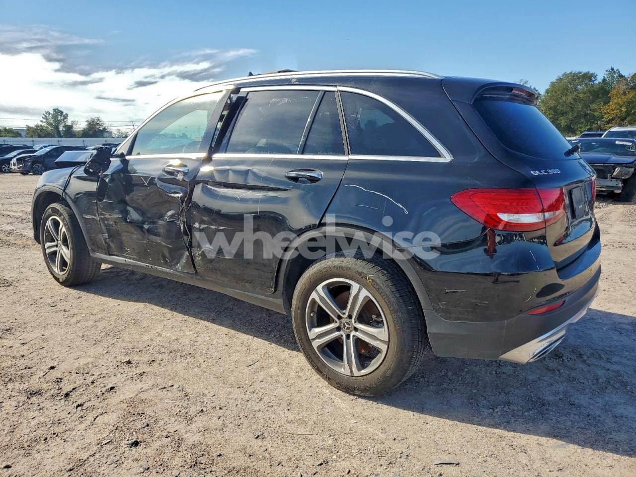 Photo 2 of 2019 MERCEDES-BENZ GLC 300 (VIN WDC0G4JB2KV187602)