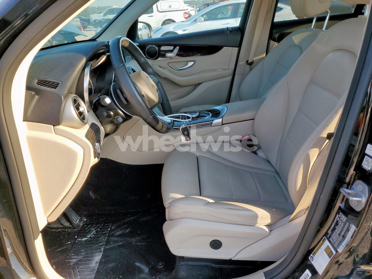 Photo 7 of 2019 MERCEDES-BENZ GLC 300 (VIN WDC0G4JB2KV187602)