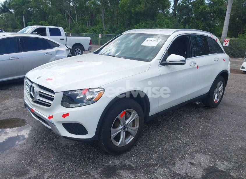 Photo 2 of 2017 Mercedes-benz Glc 300 (VIN WDC0G4JB3HV011053)