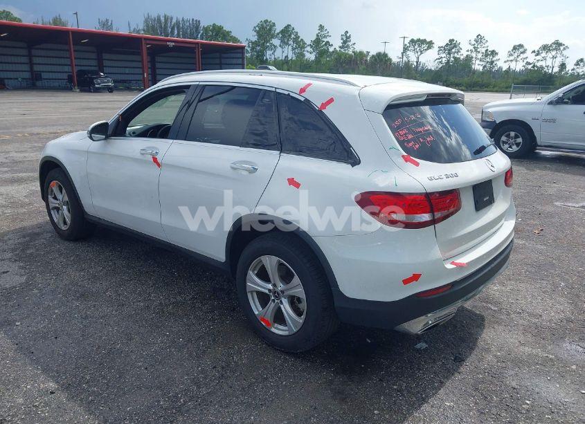 Photo 3 of 2017 Mercedes-benz Glc 300 (VIN WDC0G4JB3HV011053)