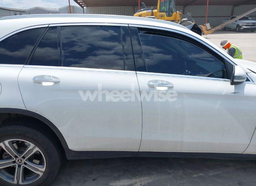 Photo 14 of 2019 Mercedes-benz Glc 300 (VIN WDC0G4JB3K1000679)