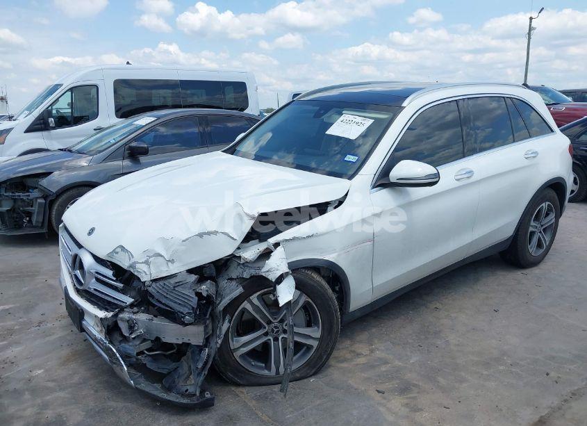 Photo 2 of 2019 Mercedes-benz Glc 300 (VIN WDC0G4JB3K1000679)