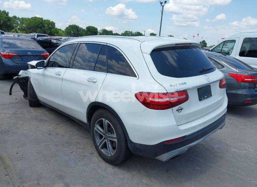 Photo 3 of 2019 Mercedes-benz Glc 300 (VIN WDC0G4JB3K1000679)