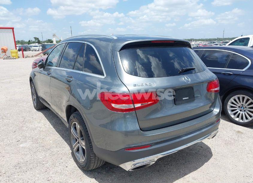 Photo 3 of 2018 Mercedes-benz Glc 300 (VIN WDC0G4JB4JV083482)