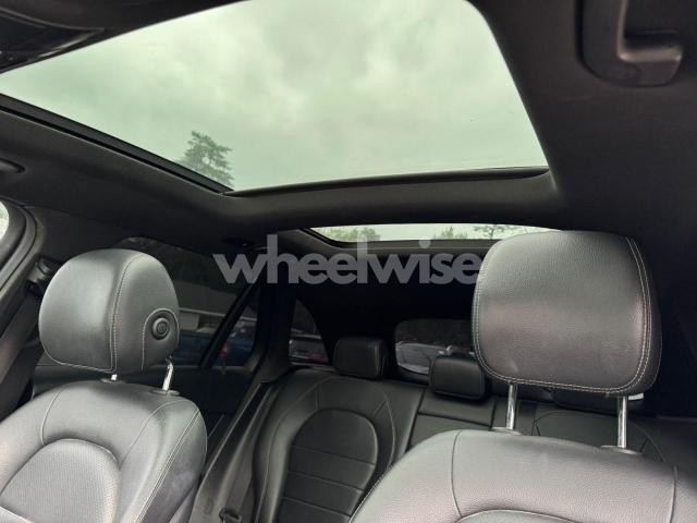 Photo 3 of 2019 MERCEDES-BENZ GLC 300 (VIN WDC0G4JB4KV130561)