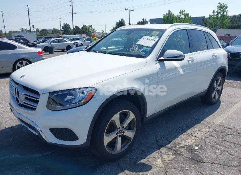 Photo 2 of 2018 Mercedes-benz Glc 300 (VIN WDC0G4JB5JV052936)