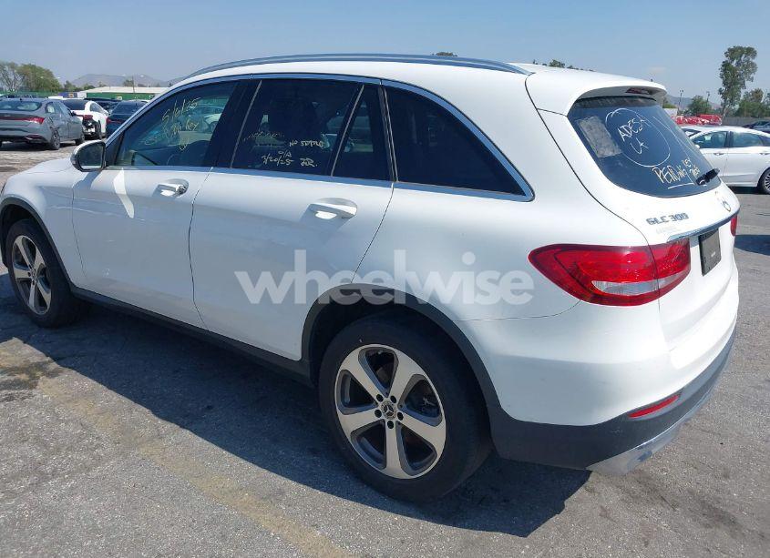 Photo 3 of 2018 Mercedes-benz Glc 300 (VIN WDC0G4JB5JV052936)