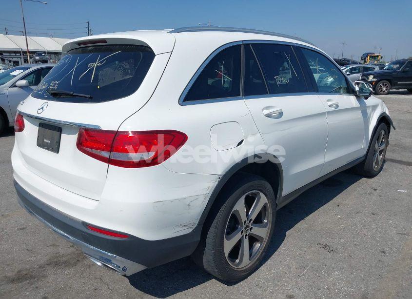 Photo 4 of 2018 Mercedes-benz Glc 300 (VIN WDC0G4JB5JV052936)