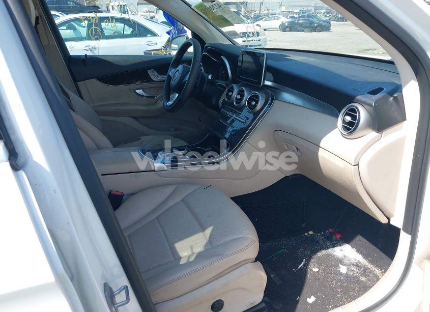 Photo 5 of 2018 Mercedes-benz Glc 300 (VIN WDC0G4JB5JV052936)