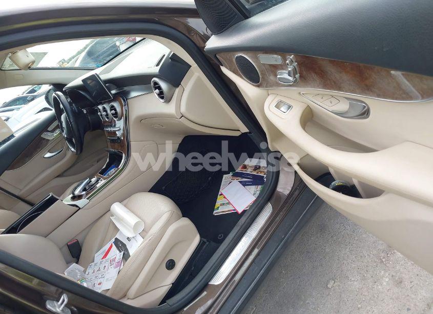 Photo 5 of 2016 Mercedes-benz Glc 300 (VIN WDC0G4JB6GF039163)