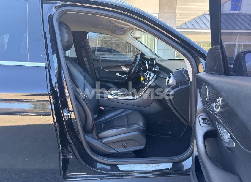 Photo 5 of 2016 Mercedes-benz Glc 300 (VIN WDC0G4JB8GF092625)