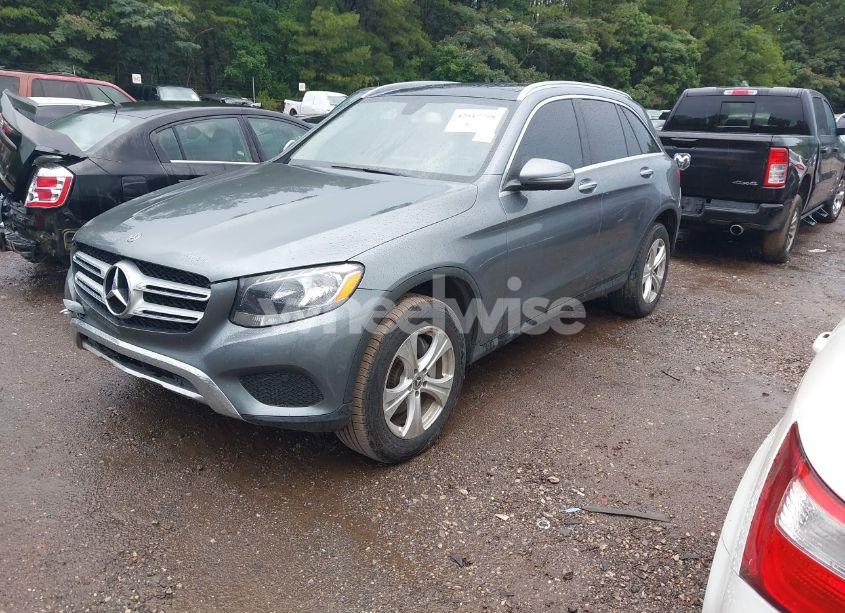 Photo 2 of 2018 Mercedes-benz Glc 300 (VIN WDC0G4JB8JV028713)