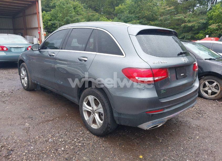 Photo 3 of 2018 Mercedes-benz Glc 300 (VIN WDC0G4JB8JV028713)