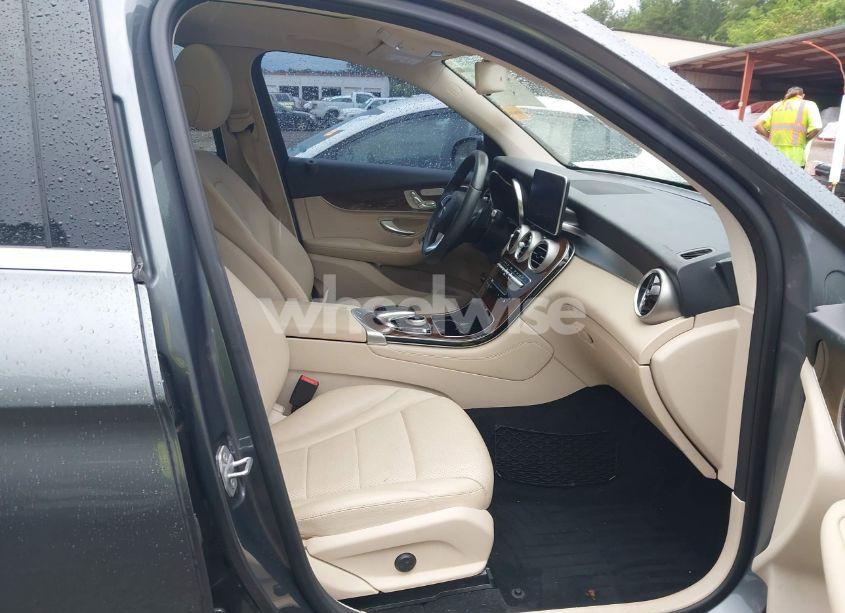 Photo 5 of 2018 Mercedes-benz Glc 300 (VIN WDC0G4JB8JV028713)