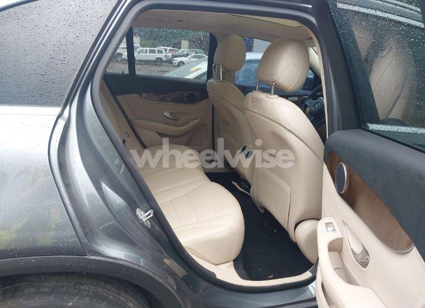 Photo 8 of 2018 Mercedes-benz Glc 300 (VIN WDC0G4JB8JV028713)
