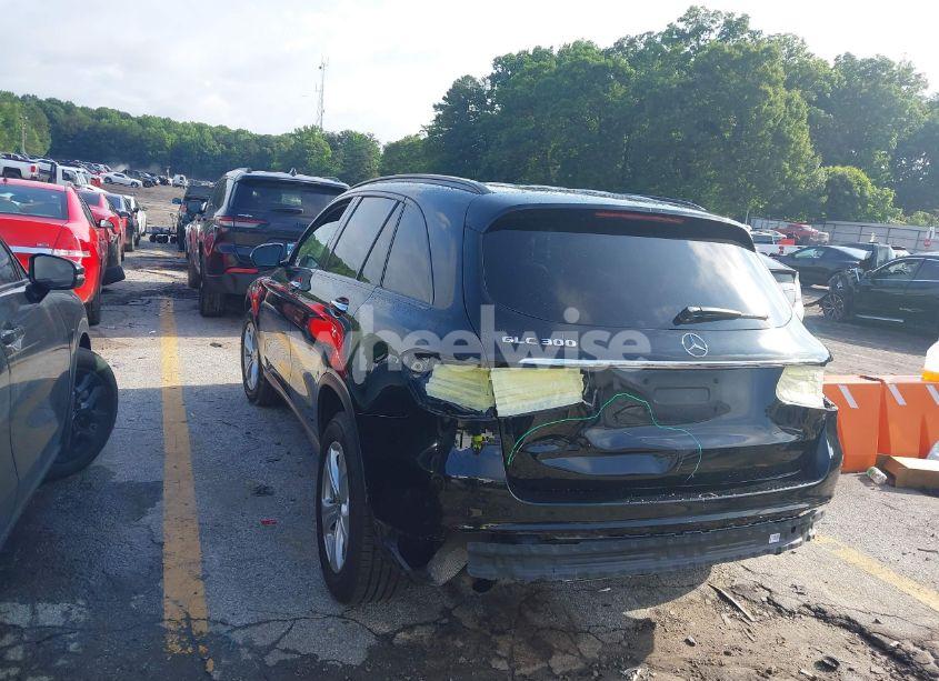 Photo 3 of 2018 Mercedes-benz Glc 300 (VIN WDC0G4JB8JV086823)