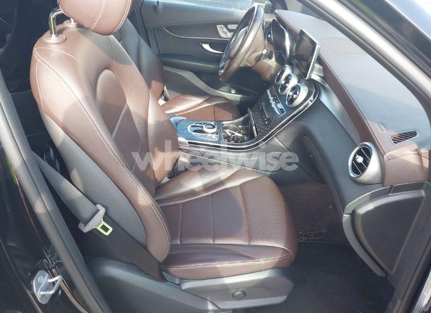 Photo 5 of 2018 Mercedes-benz Glc 300 (VIN WDC0G4JB8JV086823)