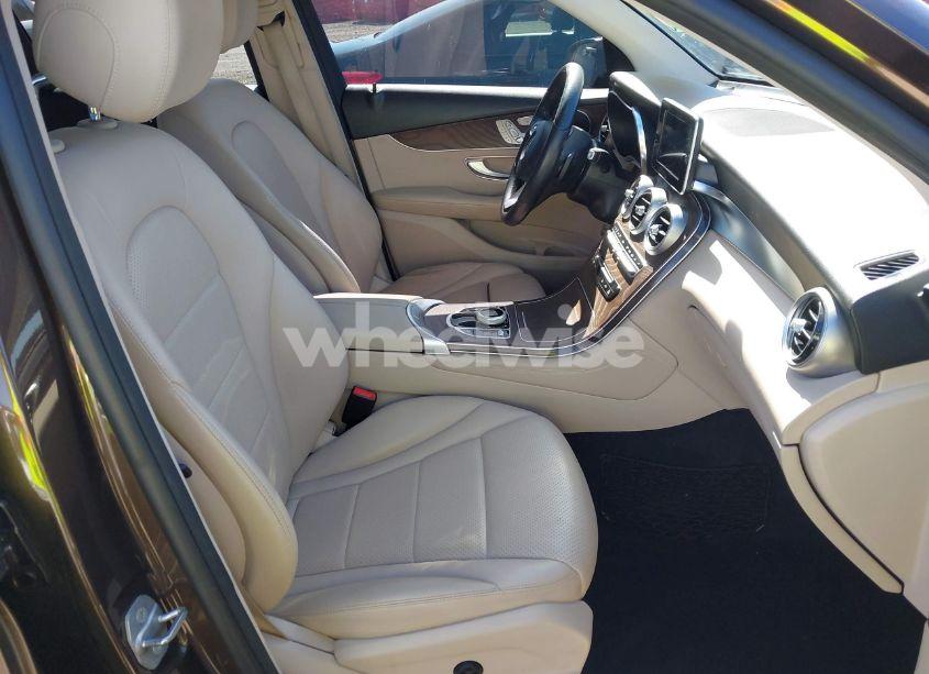 Photo 5 of 2018 Mercedes-benz Glc 300 (VIN WDC0G4JB8JV105614)