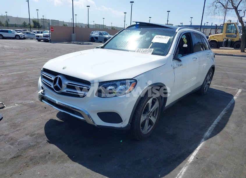 Photo 2 of 2018 Mercedes-benz Glc 300 (VIN WDC0G4JB8JV113549)