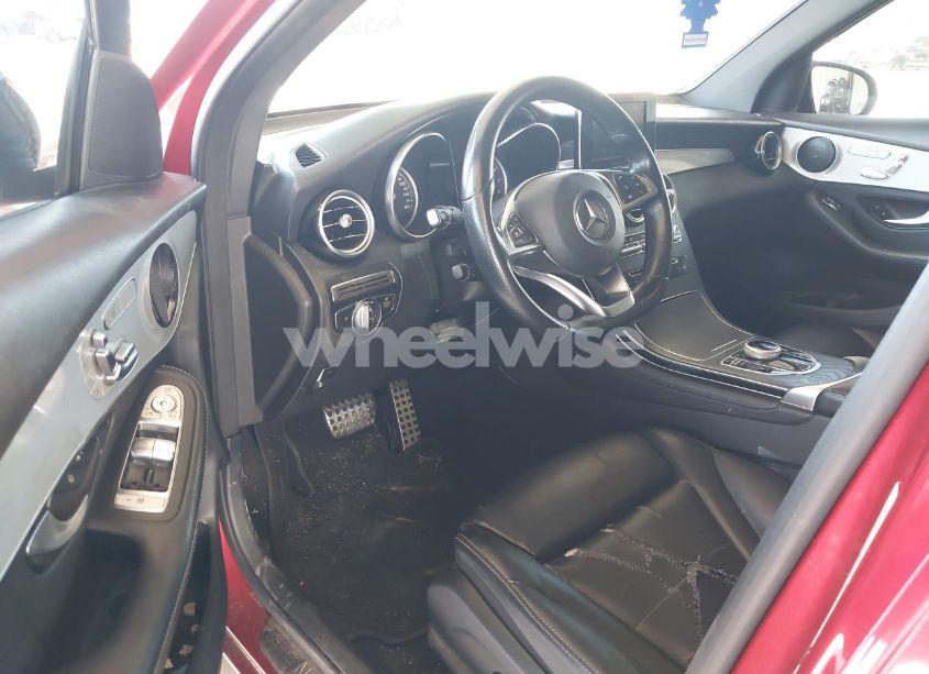 Photo 5 of 2019 Mercedes-benz Glc 300 (VIN WDC0G4JB8KF563939)