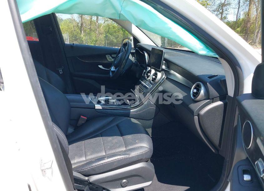 Photo 5 of 2016 Mercedes-benz Glc 300 (VIN WDC0G4JB9GF055230)