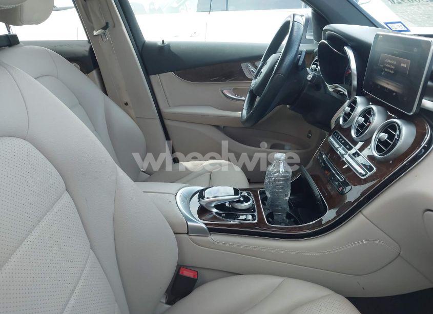 Photo 5 of 2017 Mercedes-benz Glc 300 (VIN WDC0G4JB9HF261567)