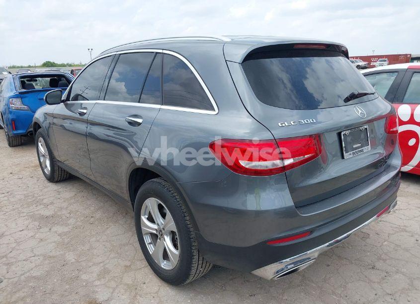 Photo 3 of 2017 Mercedes-benz Glc 300 (VIN WDC0G4JB9HV011882)