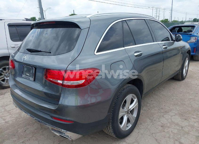 Photo 4 of 2017 Mercedes-benz Glc 300 (VIN WDC0G4JB9HV011882)