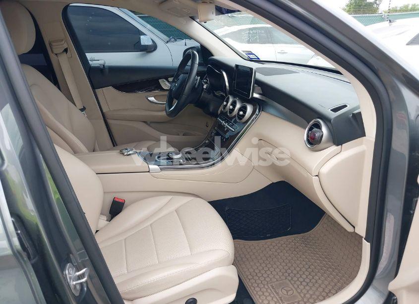 Photo 5 of 2017 Mercedes-benz Glc 300 (VIN WDC0G4JB9HV011882)