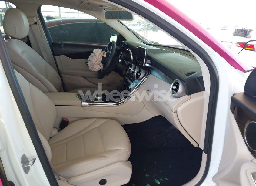 Photo 5 of 2018 Mercedes-benz Glc 300 (VIN WDC0G4JB9JV048422)