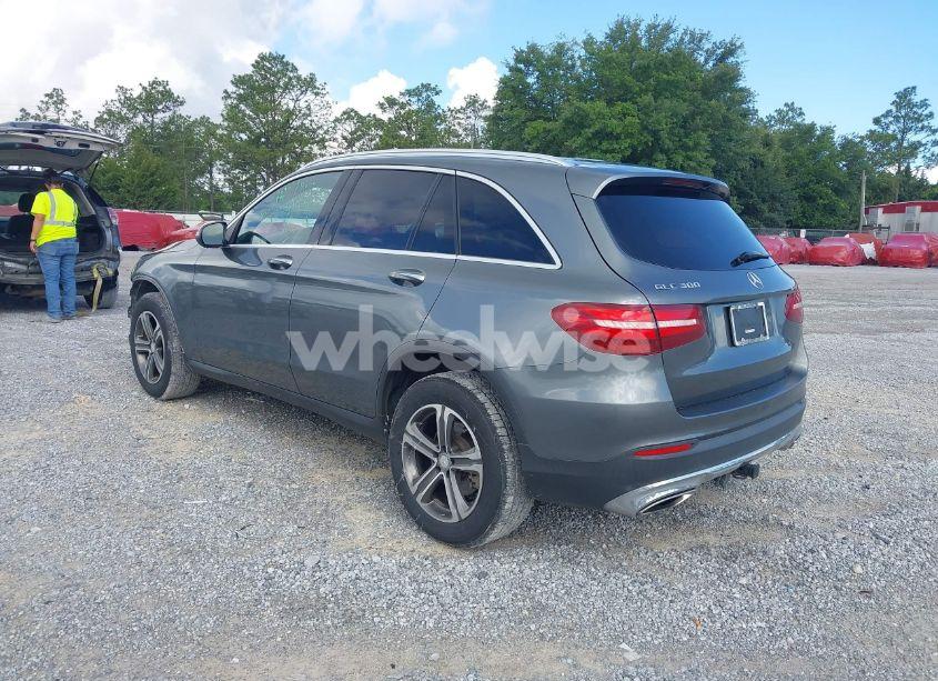 Photo 3 of 2017 Mercedes-benz Glc 300 (VIN WDC0G4JBXHF136903)