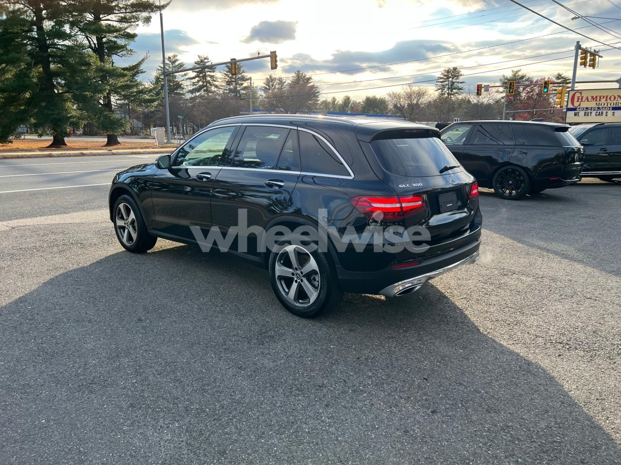 Photo 3 of 2018 MERCEDES-BENZ GLC 300 (VIN WDC0G4JBXJV036943)
