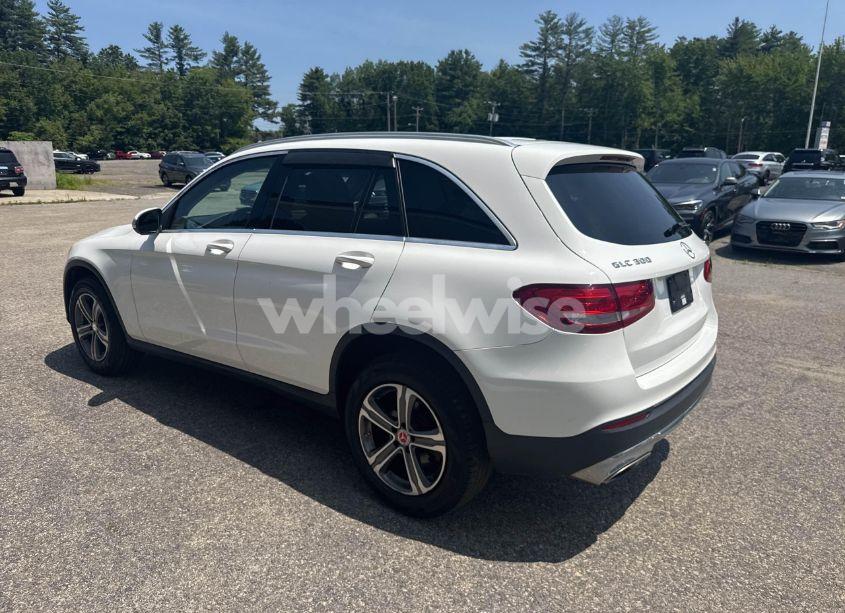 Photo 3 of 2016 Mercedes-benz Glc 300 4MATIC (VIN WDC0G4KB0GF010501)