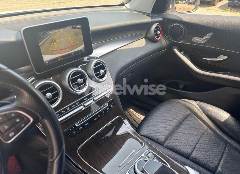 Photo 6 of 2016 Mercedes-benz Glc 300 4MATIC (VIN WDC0G4KB0GF010501)