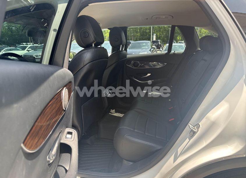 Photo 8 of 2016 Mercedes-benz Glc 300 4MATIC (VIN WDC0G4KB0GF010501)