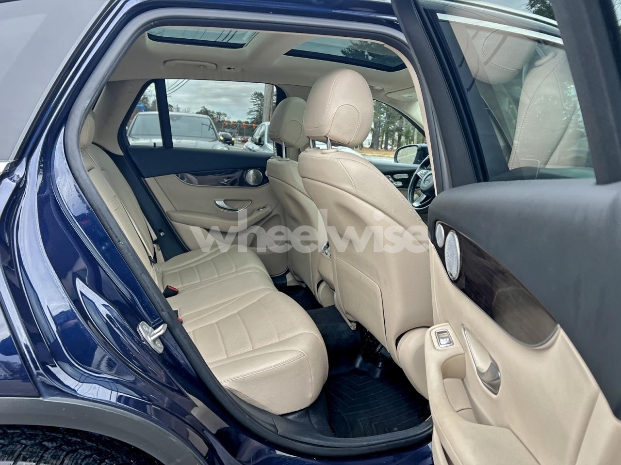 Photo 6 of 2016 MERCEDES-BENZ GLC 300 4MATIC (VIN WDC0G4KB0GF087319)