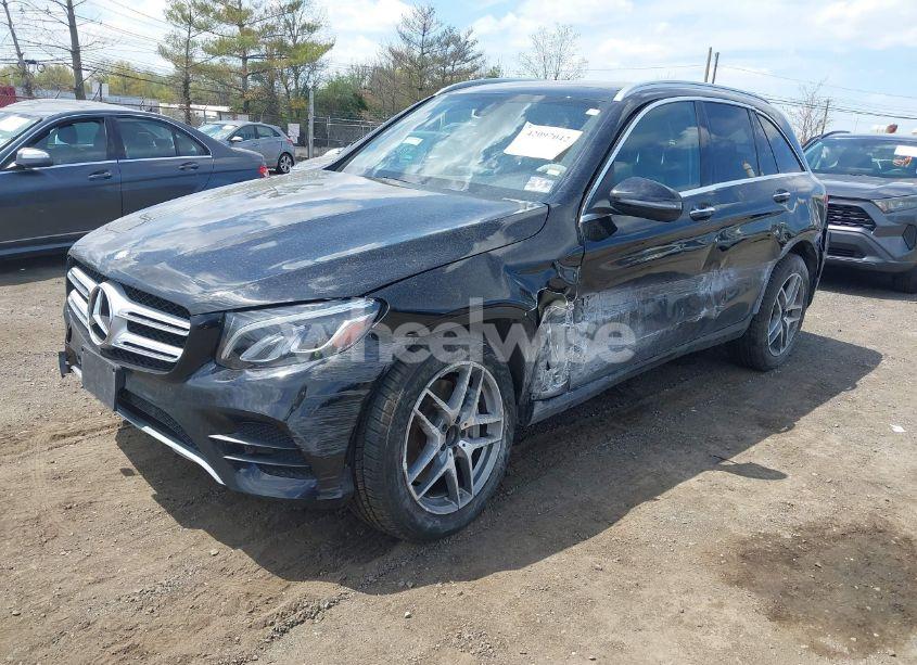 Photo 2 of 2017 Mercedes-benz Glc 300 4MATIC (VIN WDC0G4KB2HF247007)