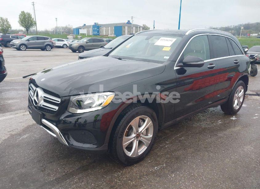 Photo 2 of 2017 Mercedes-benz Glc 300 4MATIC (VIN WDC0G4KB2HF260517)