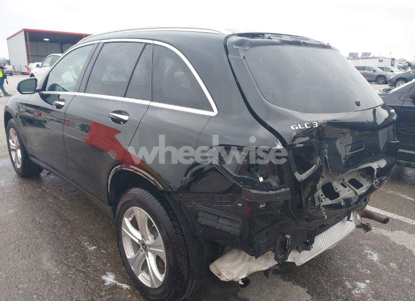 Photo 3 of 2017 Mercedes-benz Glc 300 4MATIC (VIN WDC0G4KB2HF260517)