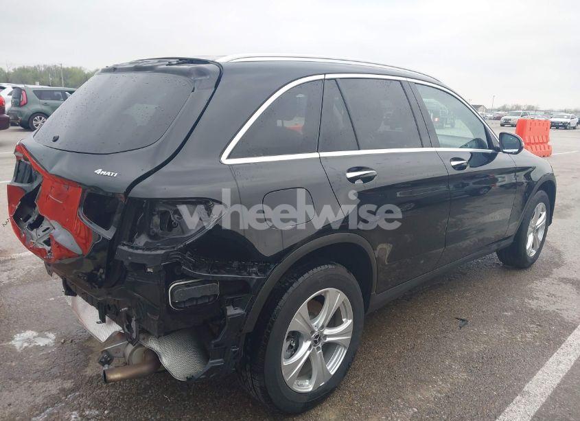 Photo 4 of 2017 Mercedes-benz Glc 300 4MATIC (VIN WDC0G4KB2HF260517)