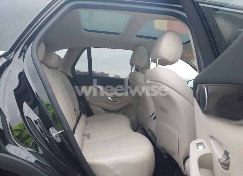 Photo 8 of 2017 Mercedes-benz Glc 300 4MATIC (VIN WDC0G4KB2HF260517)