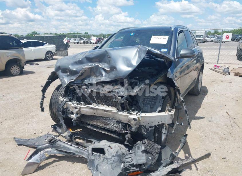 Photo 2 of 2018 Mercedes-benz Glc 300 4MATIC (VIN WDC0G4KB3JV068602)