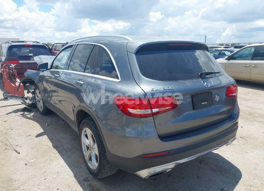 Photo 3 of 2018 Mercedes-benz Glc 300 4MATIC (VIN WDC0G4KB3JV068602)