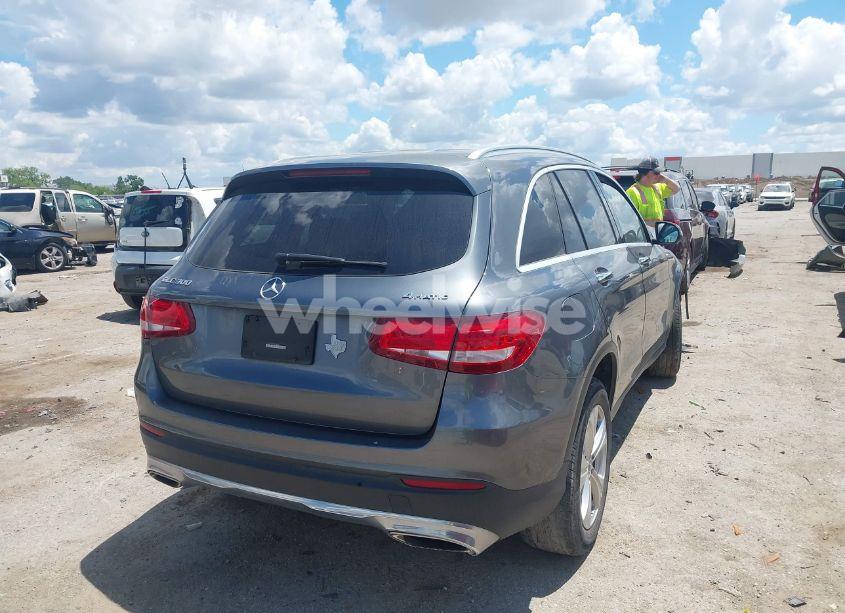 Photo 4 of 2018 Mercedes-benz Glc 300 4MATIC (VIN WDC0G4KB3JV068602)